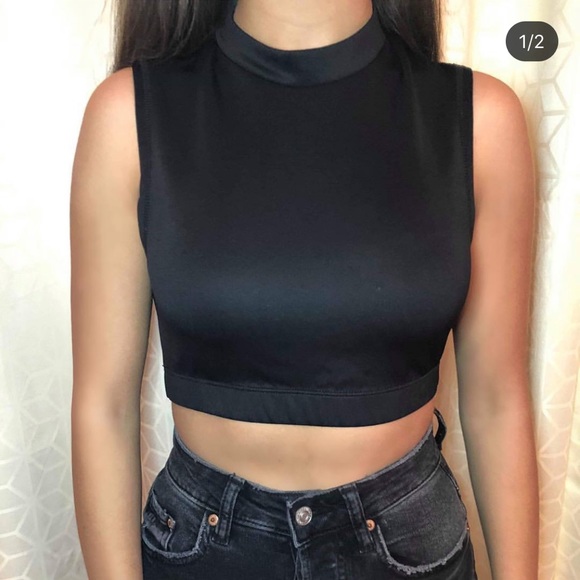 Cropped, sleeveless work out tank - Picture 1 of 2